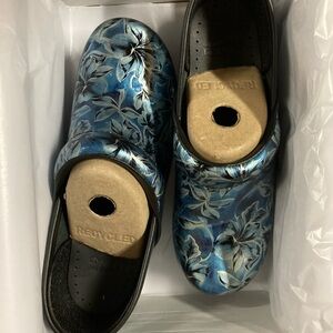 Blue Floral Vine Dansko Professional  Clogs NIB 38
